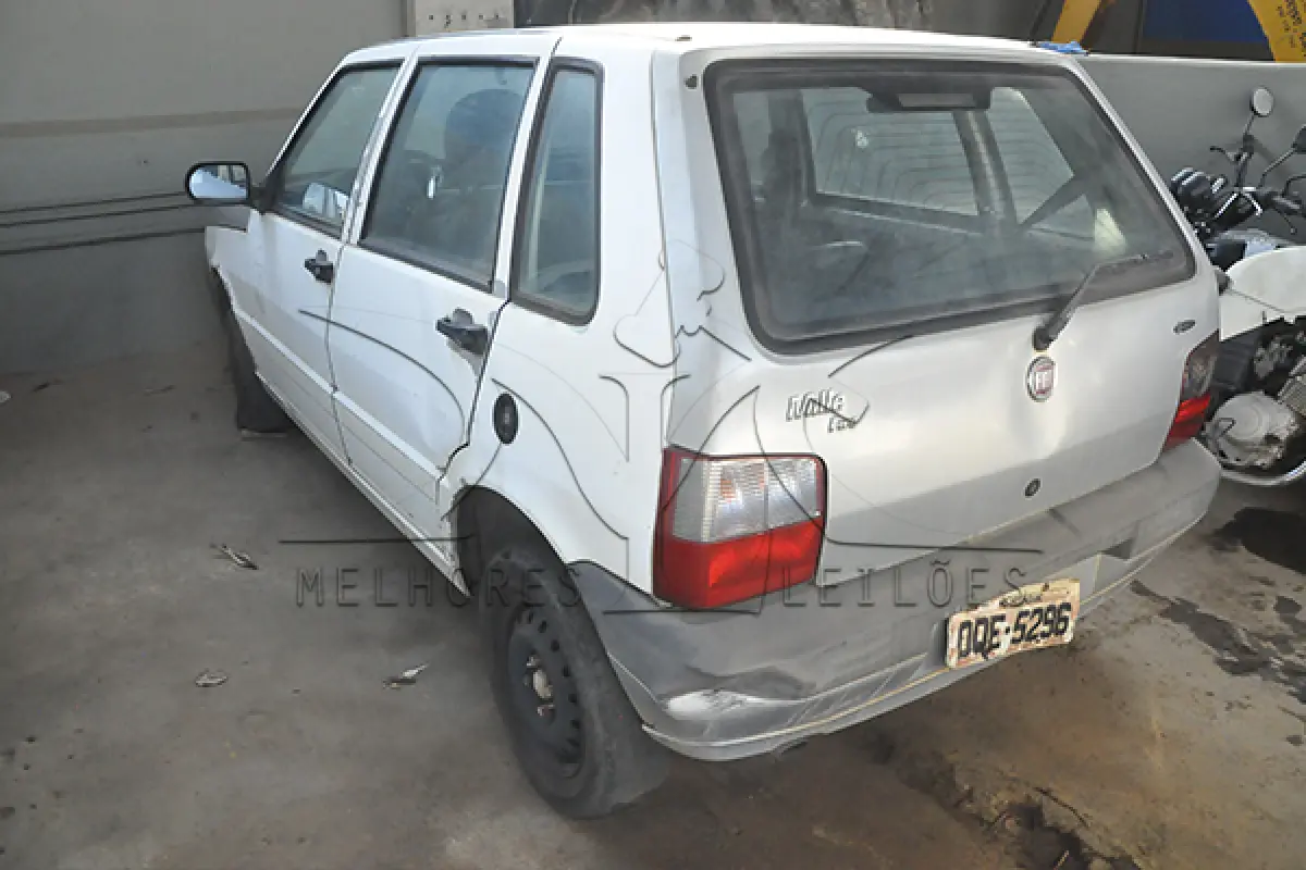 LOTE 007 - FIAT UNO MILLE ECONOMY - ANO 2013 2013 - PLACA OQE-5296