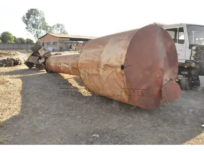 LOTE 047 - SUCATA - CAIXA D'AGUA DE FERRO E DEBULHADOR DE MILHO