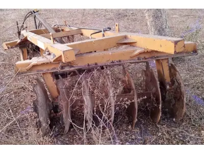 LOTE 048 - AQUIPAMENTO AGRICOLO ARADO