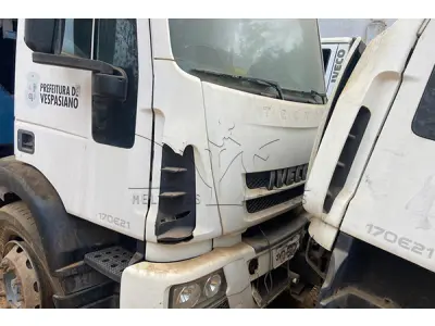 LOTE 017 - IVECO TECTOR 170E21 - ANO 2016 2017 - PLACA PYD-5028