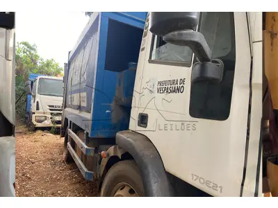 LOTE 016 - IVECO TECTOR 170E21 - ANO 2016 2017 - PLACA PYD-5105