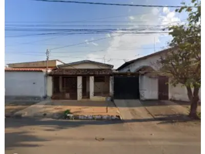 LOTE 001 - 01 (uma) casa 04 cômodos, com área de 133,00m2, sendo 07 por 19 metros, matrícula n.31.695, Livro 2-RG.