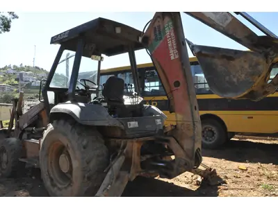 LOTE 010 - RETRO CASE 580 L - ANO 1997