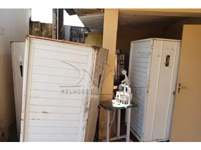 LOTE 002 - Composto por equipamentos que integravam a Padaria da antiga cantina municipal (fornos, prateleiras, cortadeira, suporte de forno, máquina de pão, entre outros);