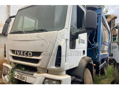 LOTE 015 - IVECO TECTOR 170E21 - ANO 2016 2017 - PLACA PYD-5036