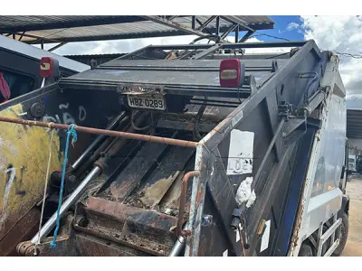 LOTE 014 - FORD 1317 E - PLACA HBZ0289 - ANO 2009 2009