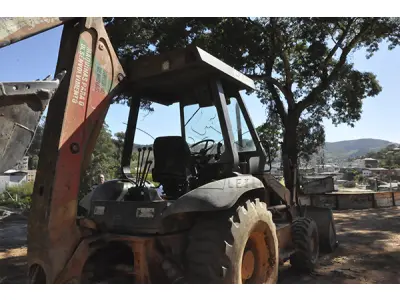 LOTE 010 - RETRO CASE 580 L - ANO 1997