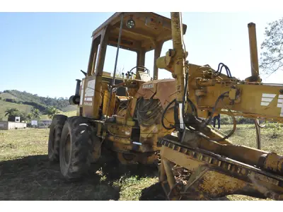 LOTE 011 - MOTONIVELADORA PATROL FIATALLIS - ANO 2000