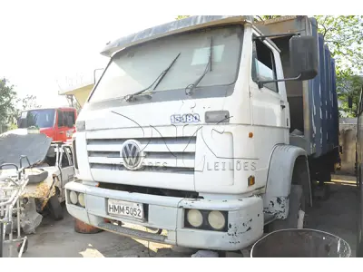 LOTE 018 - VW 15.180 - ANO 2000 2000 - PLACA HMM-5052