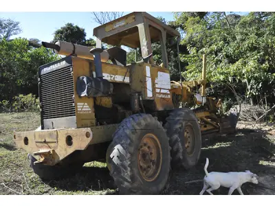 LOTE 011 - MOTONIVELADORA PATROL FIATALLIS - ANO 2000
