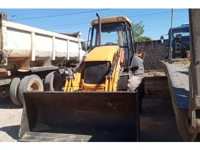 LOTE 051 - RETRO ESCAVADEIRA JCB 4X4 - ANO 2015