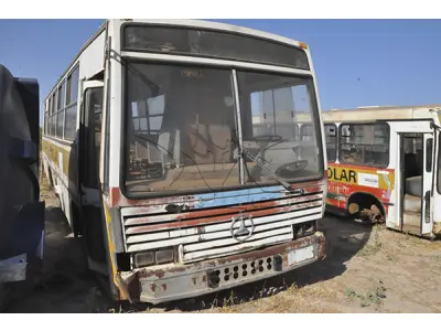 LOTE 039 - M. BENZ OF 1318 - ANO 1992 1992 - PLACA BXA-6857
