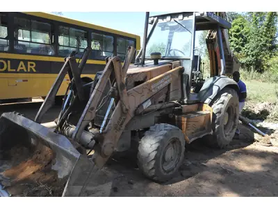 LOTE 010 - RETRO CASE 580 L - ANO 1997