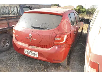 LOTE 015 - RENAUT SANDEIRO AUTH 10 - ANO 2017 2017 - PLACA PZO-6819