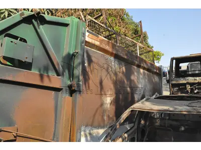 LOTE 025 - SUCATA CAÇAMBA COMPACTADOR DE LIXO