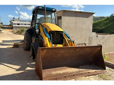 LOTE 011 - RETROESCAVADEIRA JBC 3C 4X4 - ANO 2012