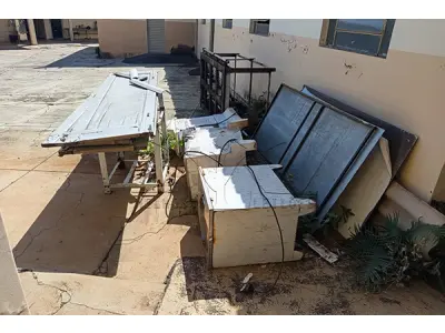 LOTE 002 - Composto por equipamentos que integravam a Padaria da antiga cantina municipal (fornos, prateleiras, cortadeira, suporte de forno, máquina de pão, entre outros);