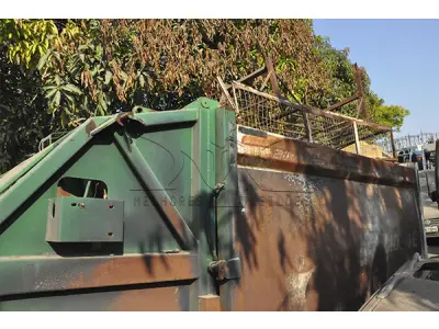 LOTE 025 - SUCATA CAÇAMBA COMPACTADOR DE LIXO