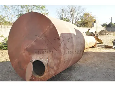 LOTE 047 - SUCATA - CAIXA D'AGUA DE FERRO E DEBULHADOR DE MILHO