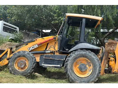 LOTE 018 - RETRO ESCAVADEIRA JCB - ANO 2013