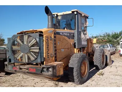 LOTE 050 - PA CARREGADEIRA HYUNDAI HL 740-9S - ANO 2013