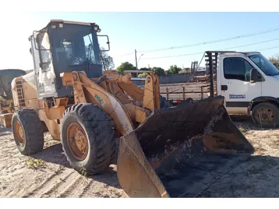 LOTE 050 - PA CARREGADEIRA HYUNDAI HL 740-9S - ANO 2013