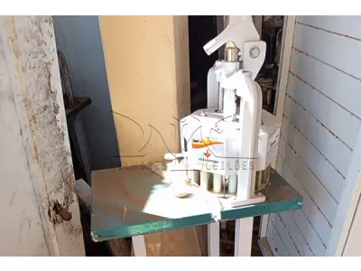 LOTE 002 - Composto por equipamentos que integravam a Padaria da antiga cantina municipal (fornos, prateleiras, cortadeira, suporte de forno, máquina de pão, entre outros);