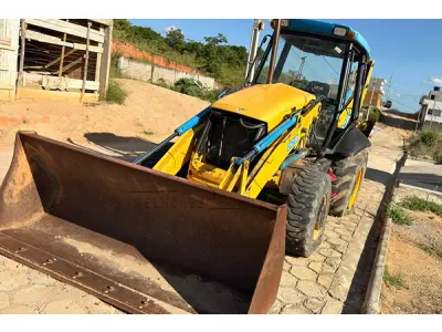 LOTE 011 - RETROESCAVADEIRA JBC 3C 4X4 - ANO 2012