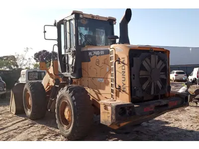 LOTE 050 - PA CARREGADEIRA HYUNDAI HL 740-9S - ANO 2013