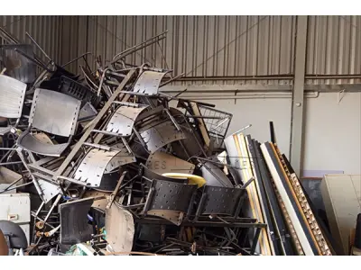 LOTE 005 - Composto por arquivos de aço, cadeiras, aparelhos eletrônicos; tais como computadores, impressoras e etc.