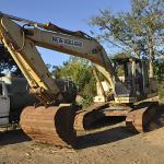LOTE 001 - NEW HOLLAND ESCAVADEIRA FX 215 LC - ANO 2005