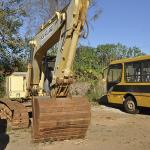 LOTE 001 - NEW HOLLAND ESCAVADEIRA FX 215 LC - ANO 2005