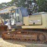 LOTE 001 - NEW HOLLAND ESCAVADEIRA FX 215 LC - ANO 2005