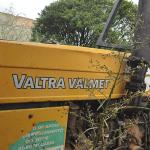 LOTE 007 - TRATOR AGRICOLA VALTRA VALMET 4X2 MODELO 685 - ANO 1999  - COR AMARELA