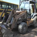 LOTE 010 - RETRO CASE 580 L - ANO 1997